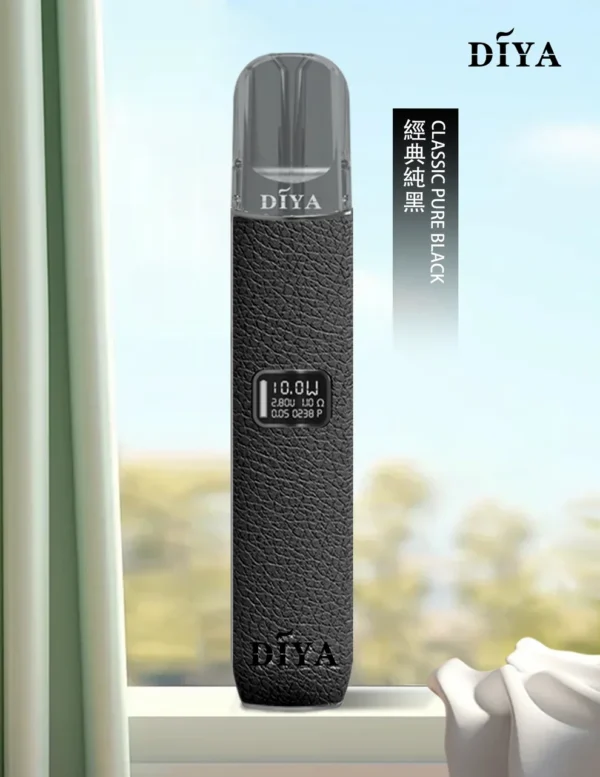 1_163c41a7-541e-4289-8b9b-1a7e3762f676.webp DIYA 叮啞 一代通用皮革主機|內建LED顯示螢幕 8W-10W雙檔切換 380mAh穩定續航 適配一代煙彈