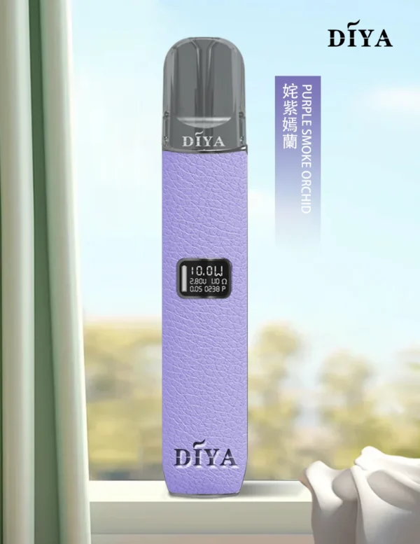 3_81f149a0-da57-475e-8232-a5a8e1d990db.webp DIYA 叮啞 一代通用皮革主機|內建LED顯示螢幕 8W-10W雙檔切換 380mAh穩定續航 適配一代煙彈